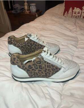 Trotters Infinity Leather Sneakers White Tan Cheetah Print Women's 6.5